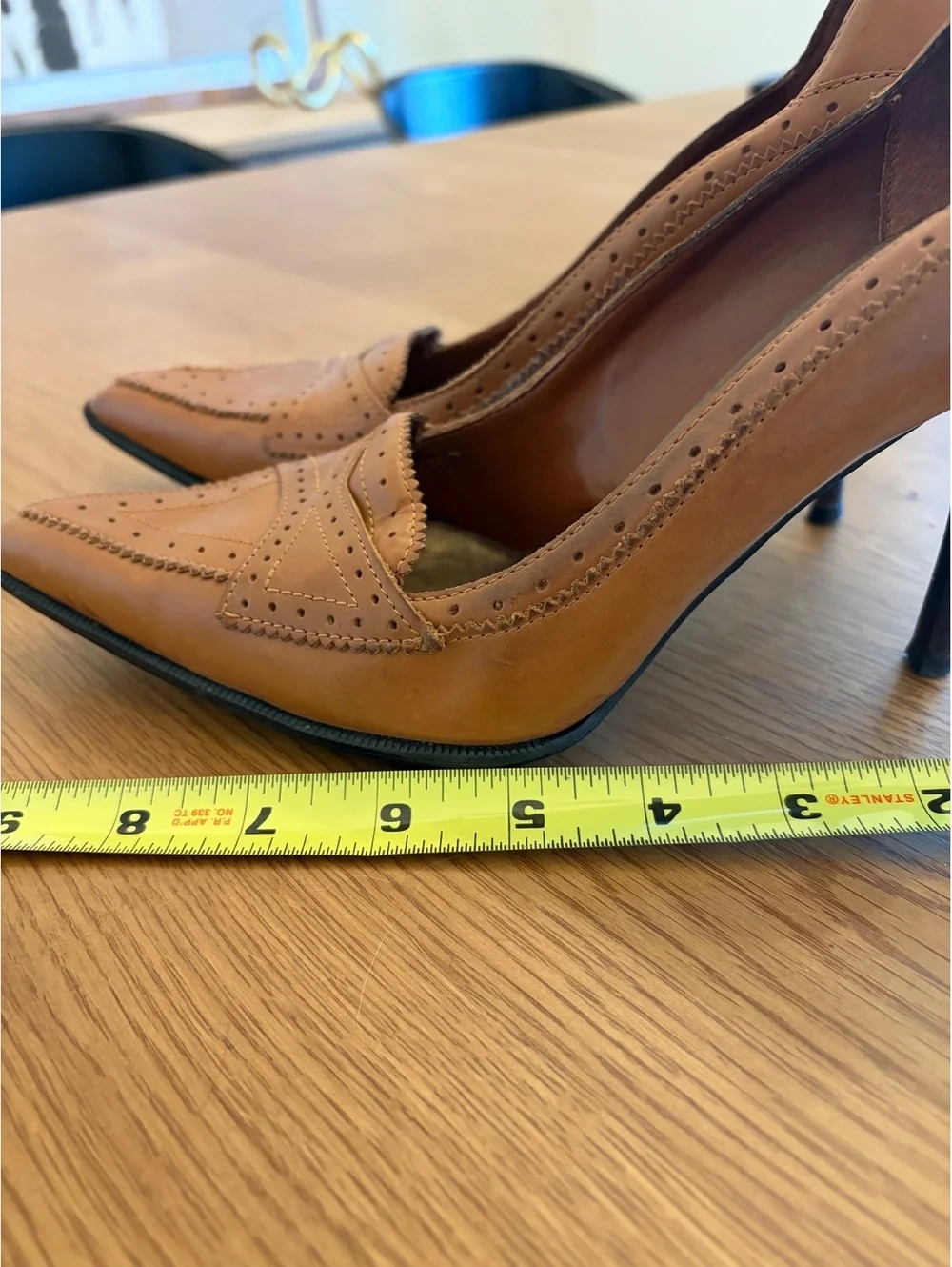 BCBG leather pointed toe shoes